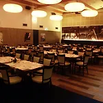 50|50 Belmont Hotell 3*